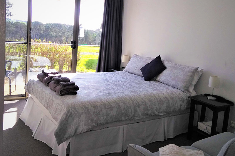 Queen bed at Banksia Park Estate